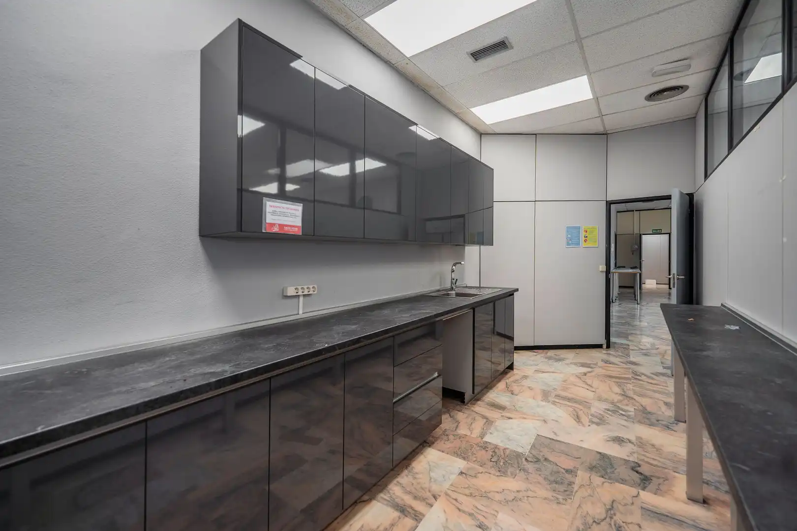 Cocina de Oficina en venta en Madrid con Aire acondicionado y Calefacción