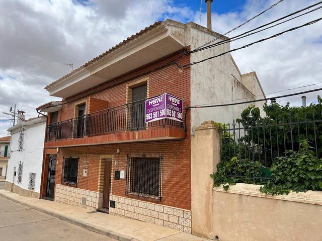 Casa-chalet en Venta en Calle iglesia de la(rub. bajos), en Pozorrubielos de la Mancha