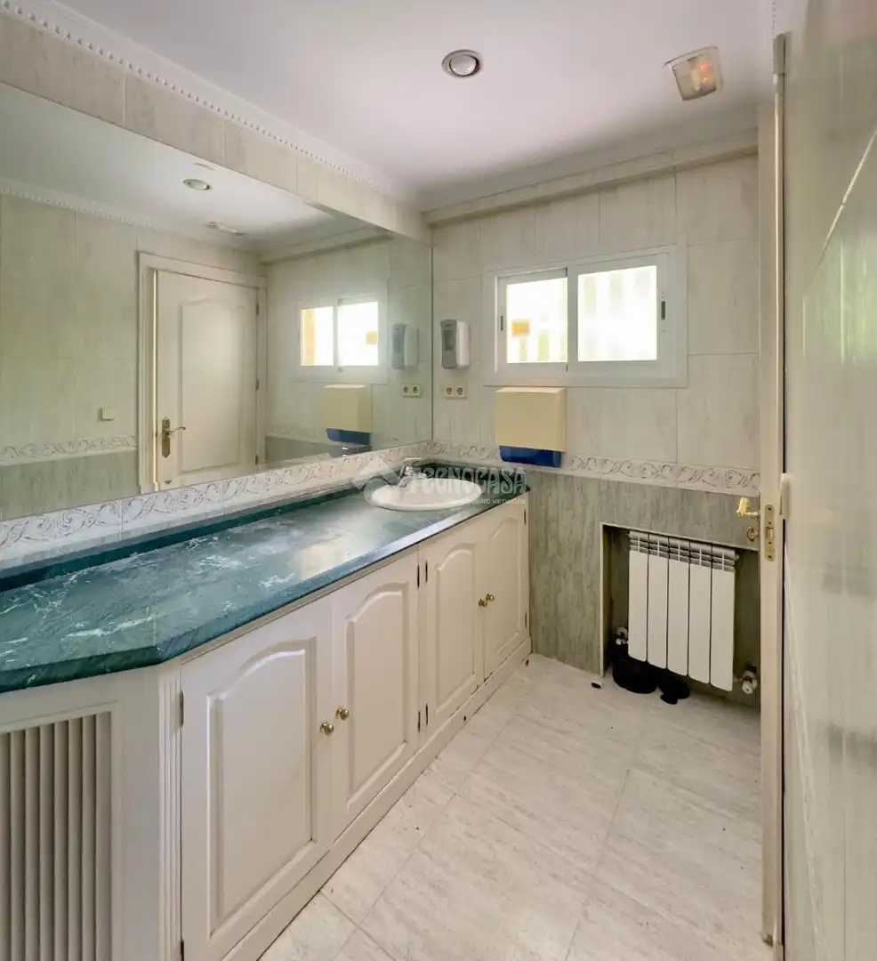Baño de Piso en venta en Móstoles con Aire acondicionado, Calefacción y Terraza