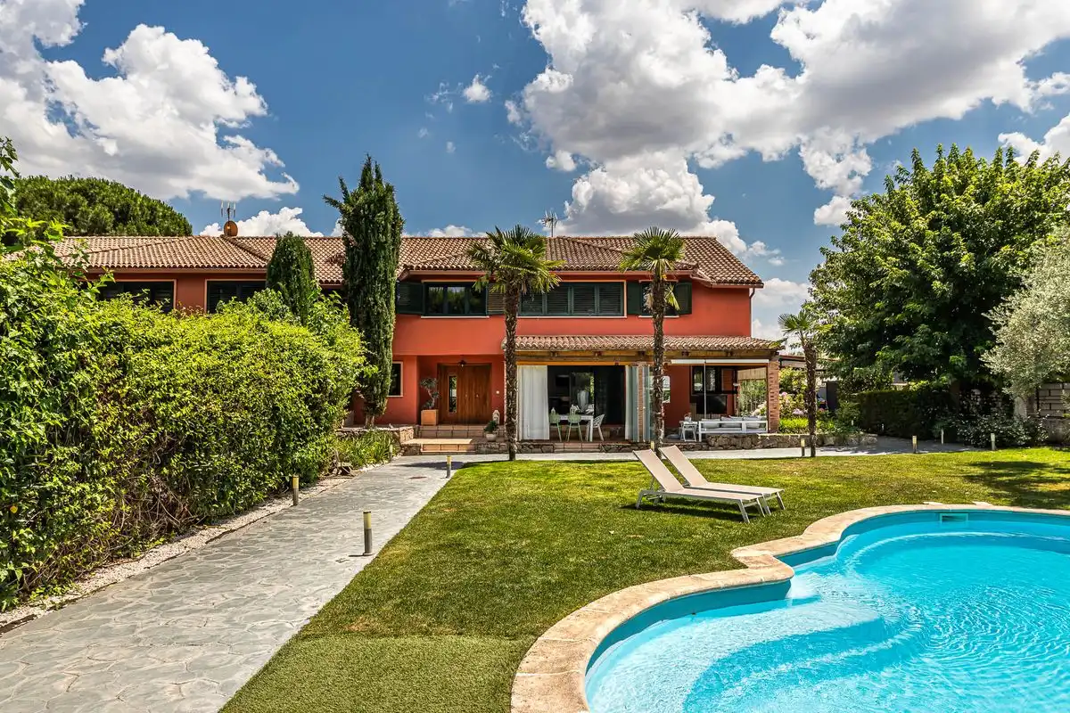 Garten von Einfamilien-Reihenhaus zum Verkauf in Boadilla del Monte mit Klimaanlage, Heizung und Privatgarten