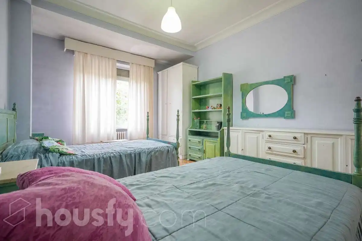 Dormitori de Pis en venda en Madrid amb Calefacció, Parquet i Terrassa