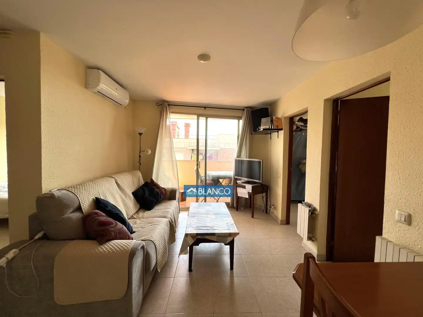 Sala d'estar de Pis en venda en Cornellà de Llobregat amb Aire condicionat, Calefacció i Balcó