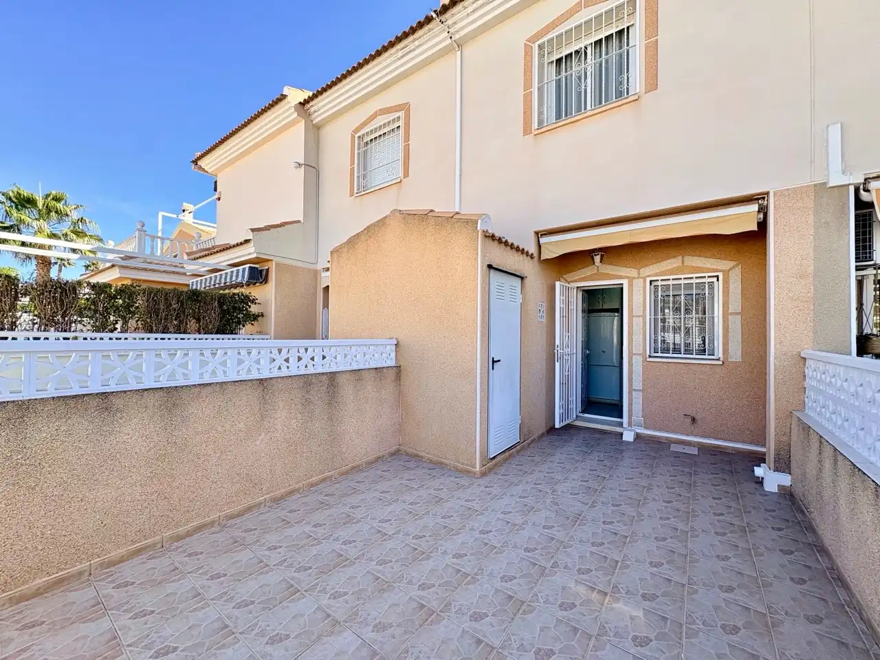 Vista exterior de Casa adosada en venta en Rojales con Terraza, Trastero y Piscina