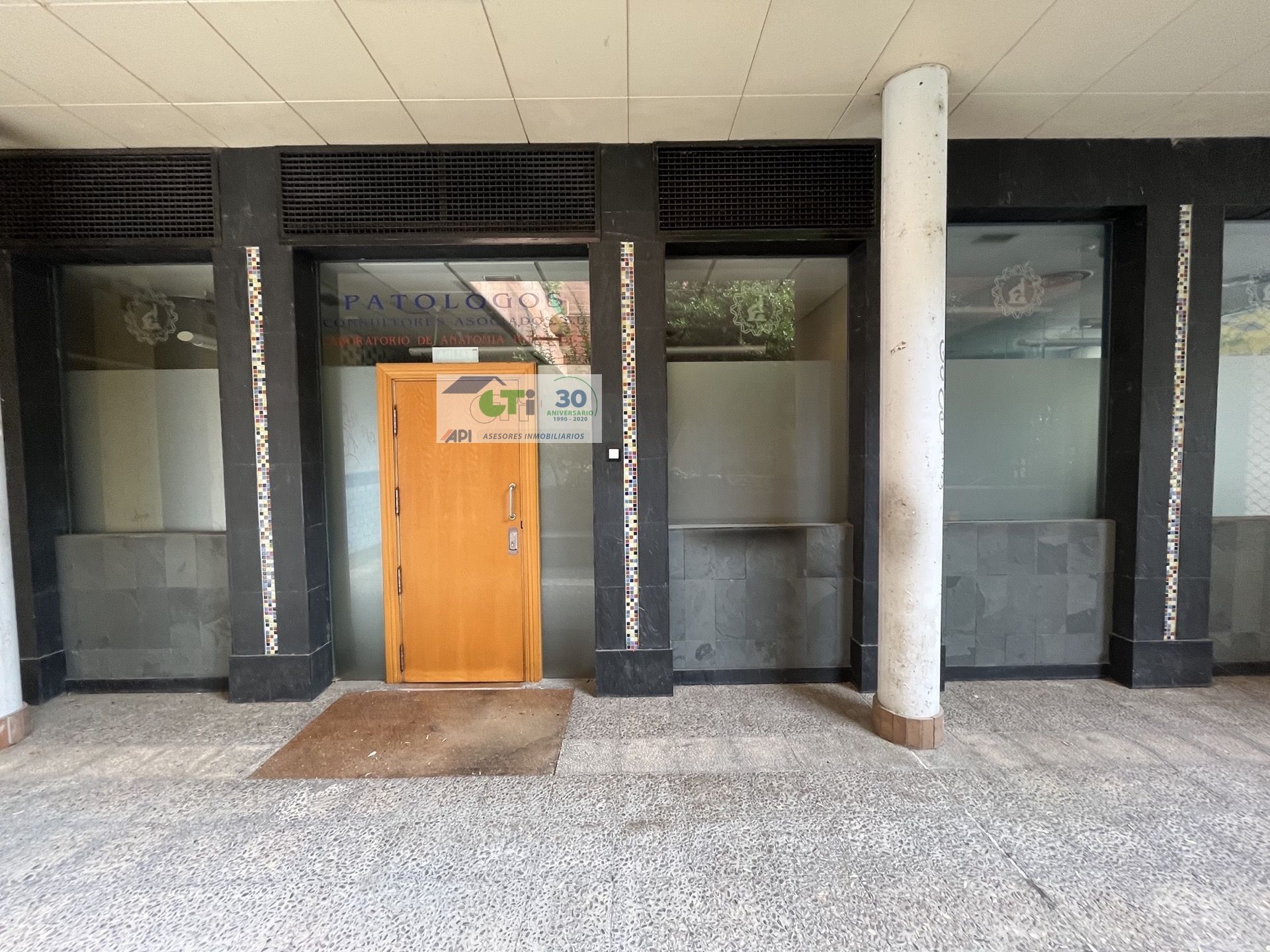 Exterior view of Premises for sale in  Zaragoza Capital