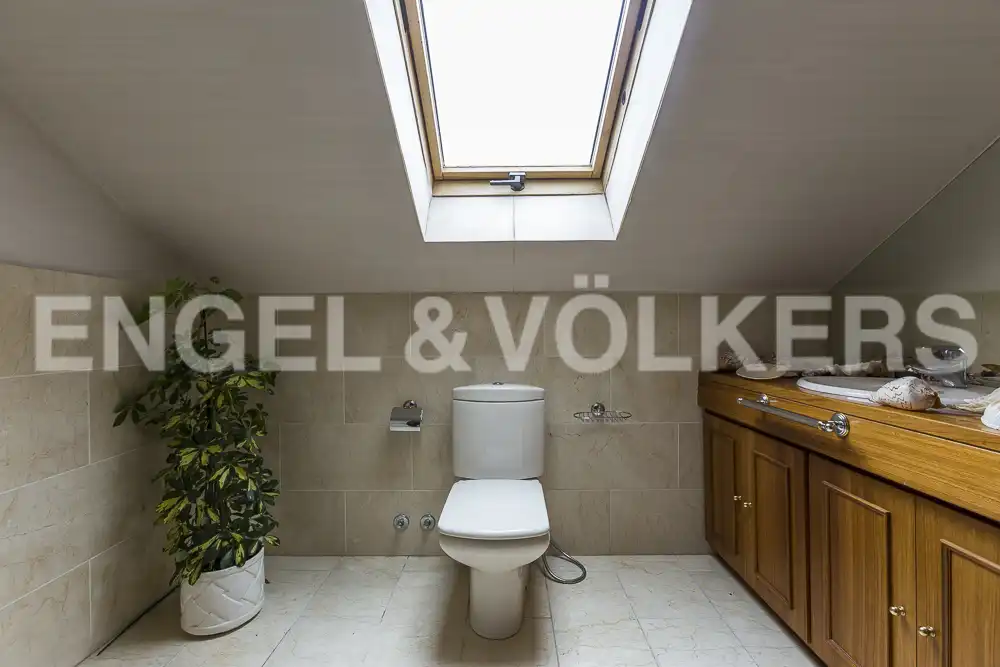 Bathroom of Houses for sale in Madrid  with Air Conditioner, Heating and Private garden