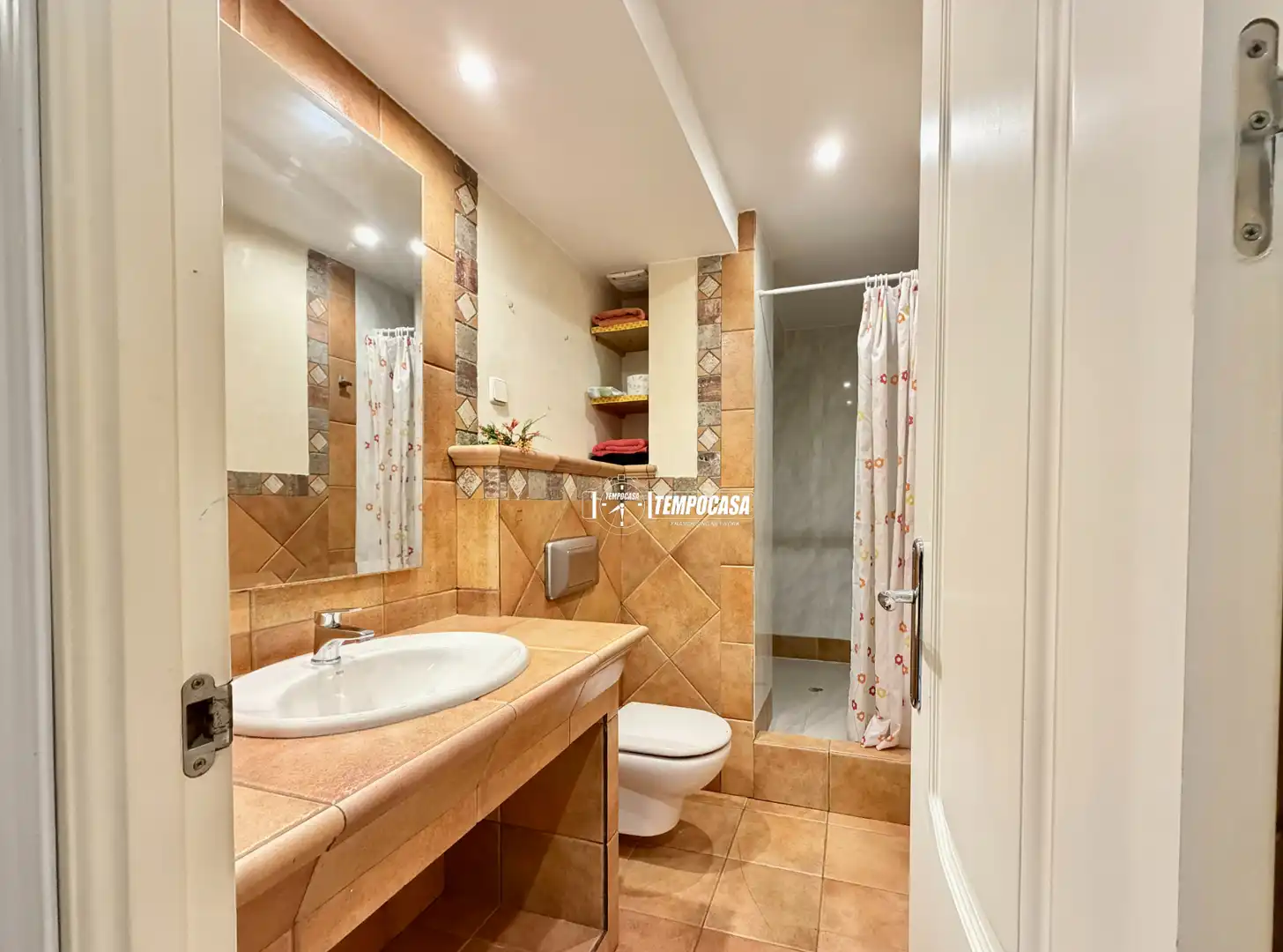 Baño de Piso en venta en Madrid con Aire acondicionado, Terraza y Amueblado
