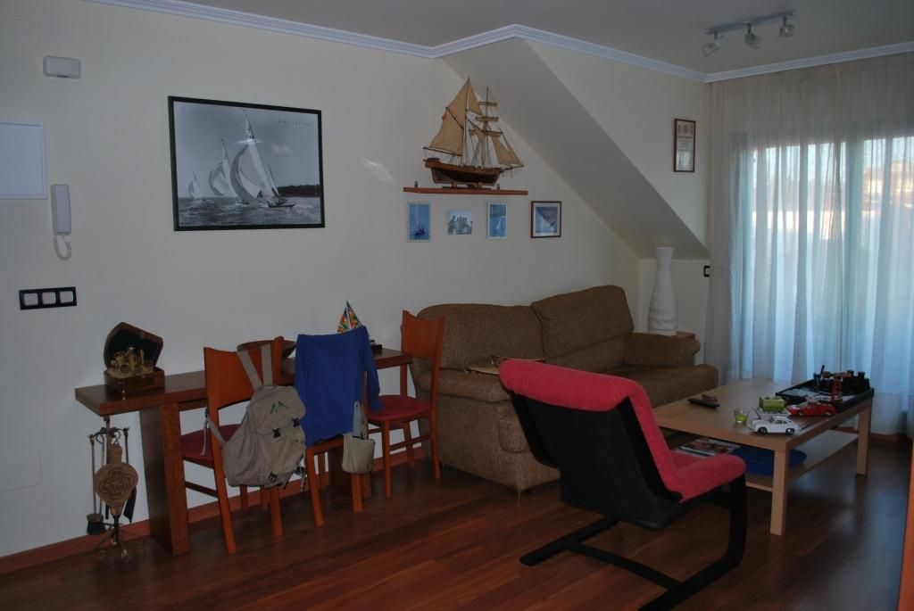 Sala d'estar de Àtic en venda en Sanxenxo amb Calefacció, Parquet i Terrassa