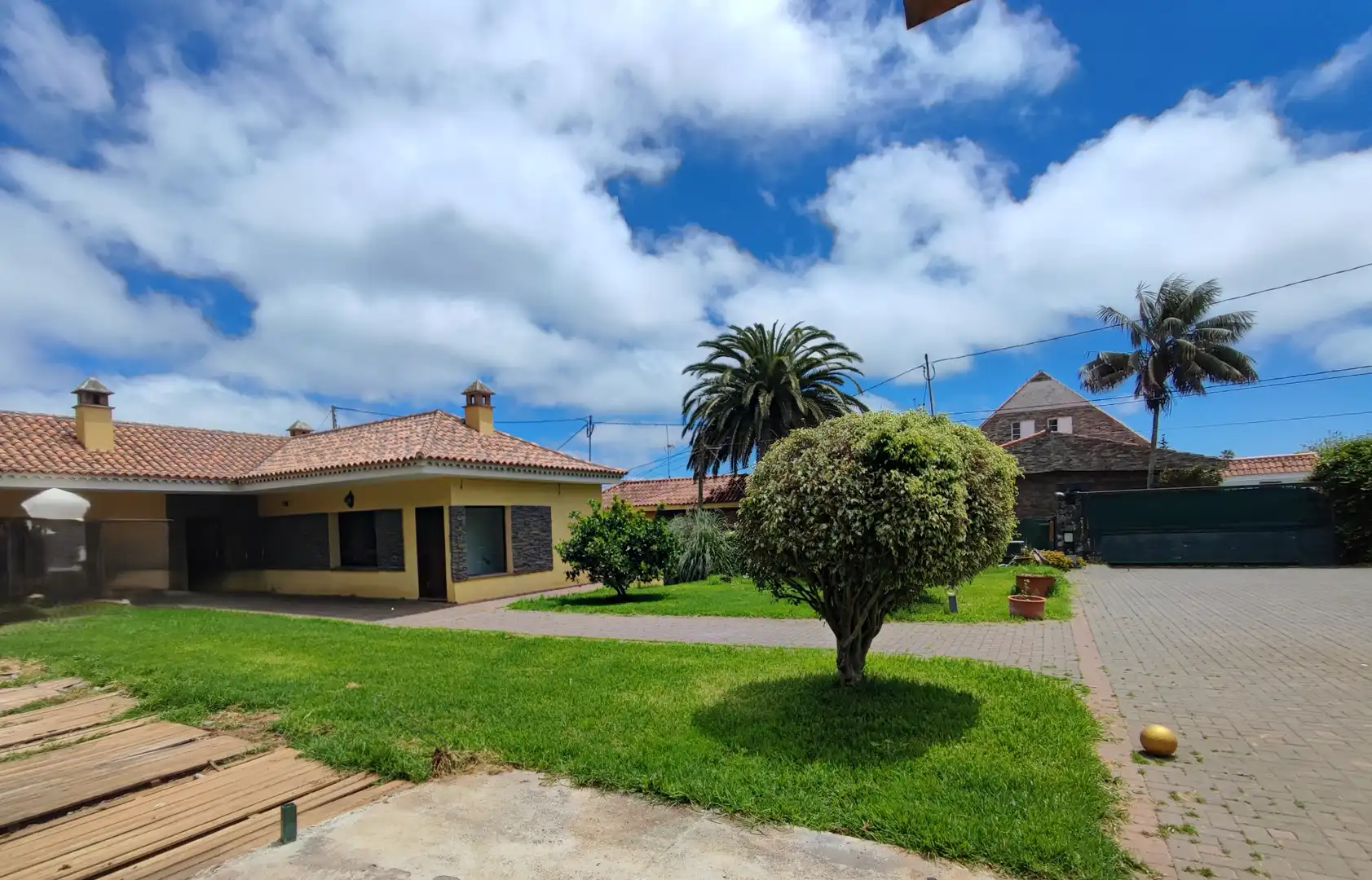 Vista exterior de Casa o xalet en venda en San Cristóbal de la Laguna amb Jardí privat, Terrassa i Traster