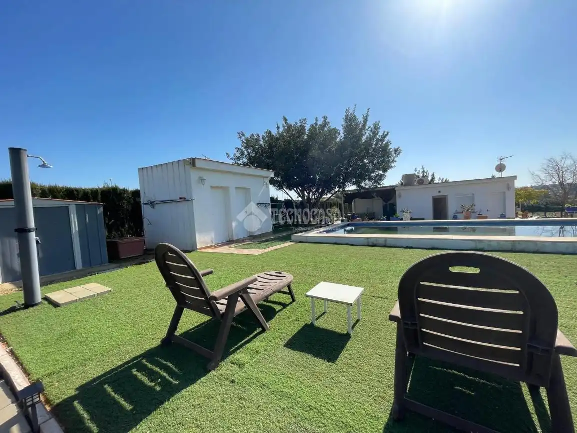 Finca rústica en venda en Carmona
