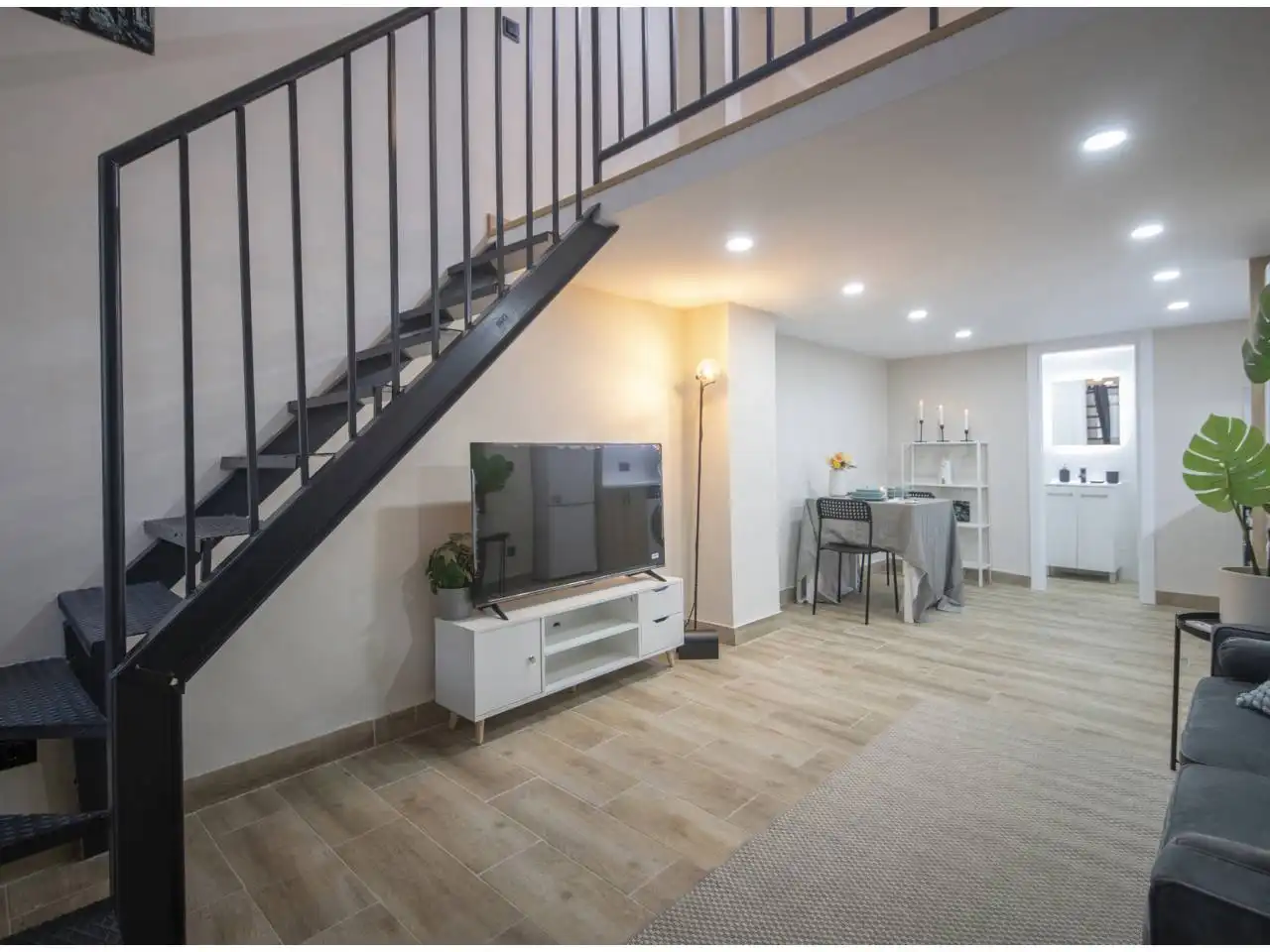 Maisonette zum Verkauf in Barcelona mit Klimaanlage, Heizung und Parkett