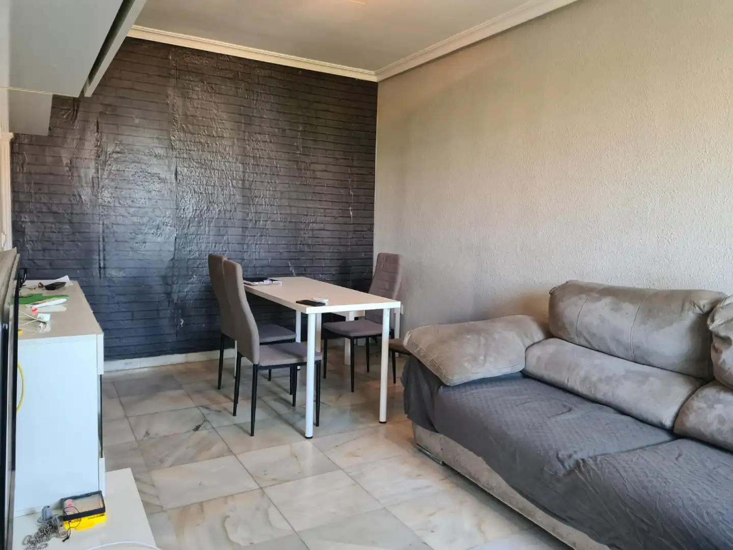 Living room of Flat for sale in Sevilla  with Air Conditioner, Terrace and Balcony