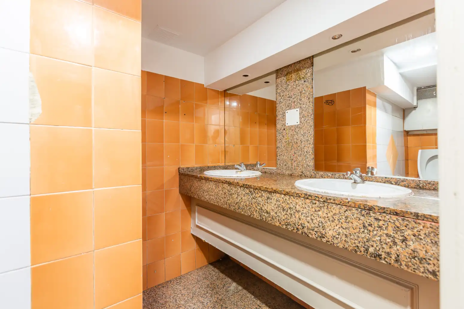 Badezimmer von Geschaftsraum zum Verkauf in Peralta / Azkoien mit Klimaanlage