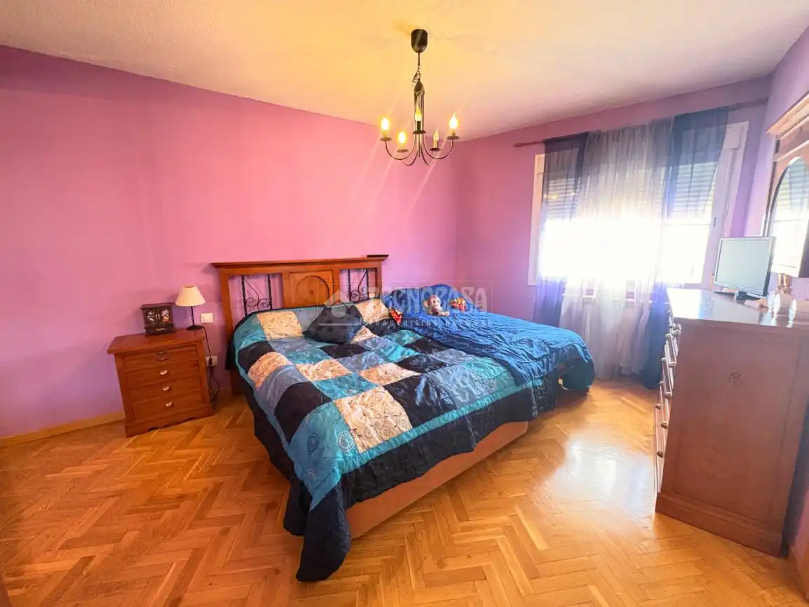 Habitación de Casa adosada en venta en Loeches