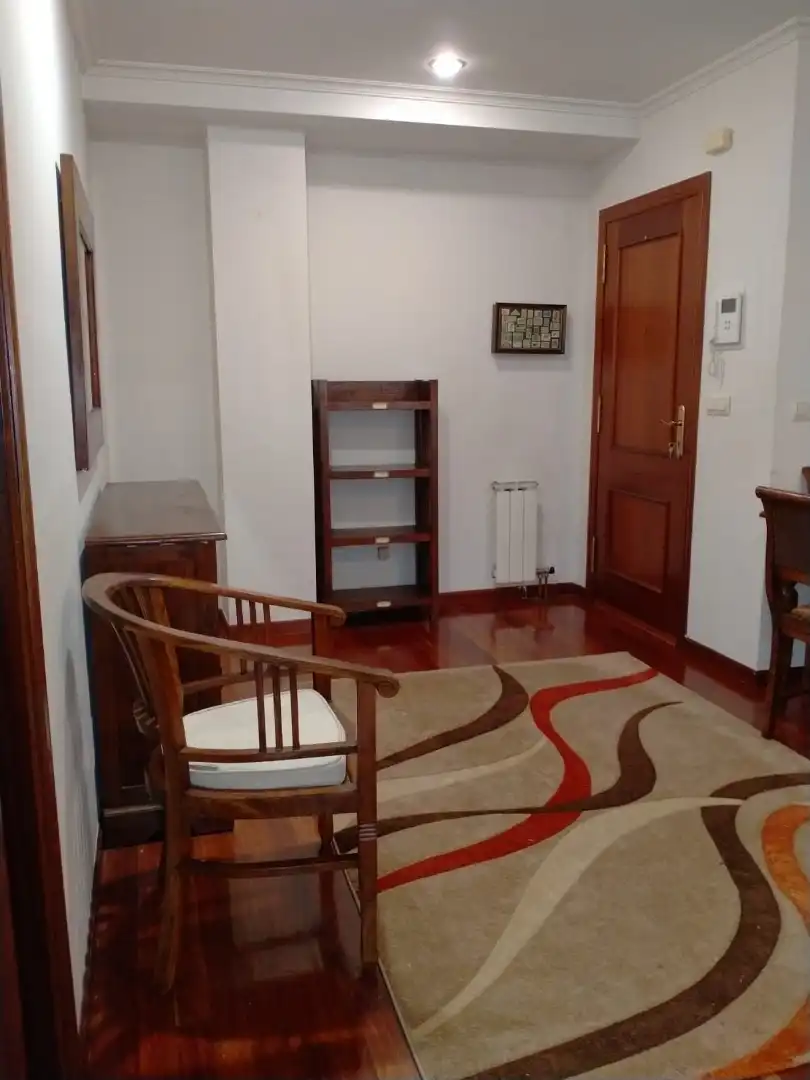 Sala d'estar de Apartament en venda en Vigo  amb Calefacció, Jardí privat i Parquet