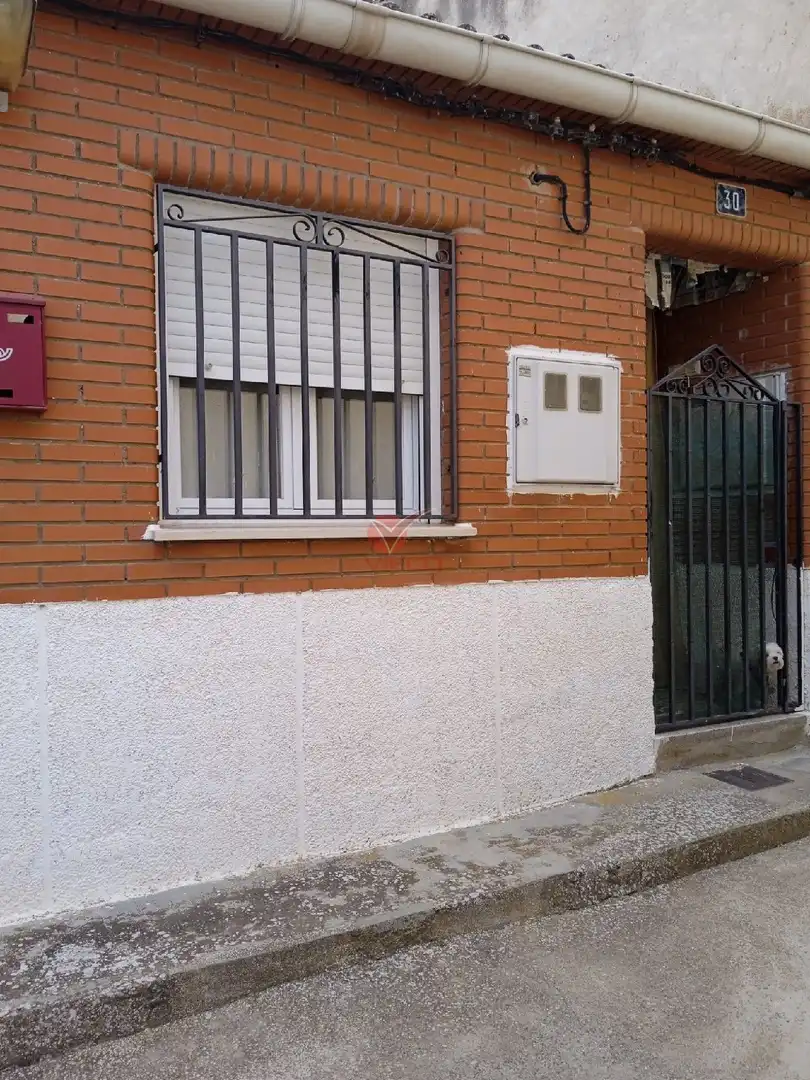 Vista exterior de Casa o xalet en venda en Belmontejo amb Calefacció i Moblat