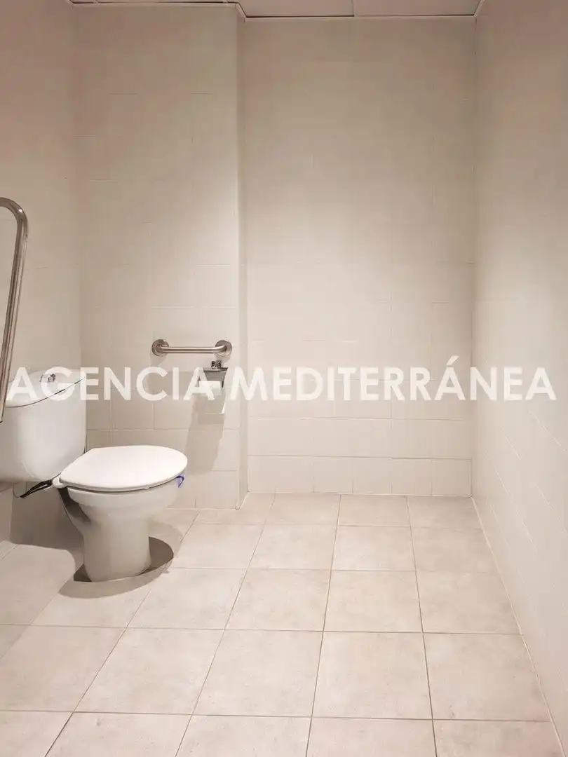 Bany de Oficina en venda en Gandia amb Aire condicionat i Moblat