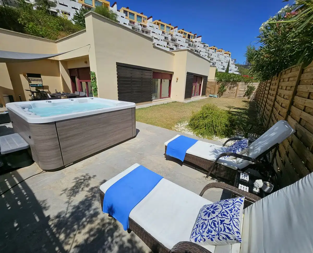 Casa con piscina en venta en Los Flamingos