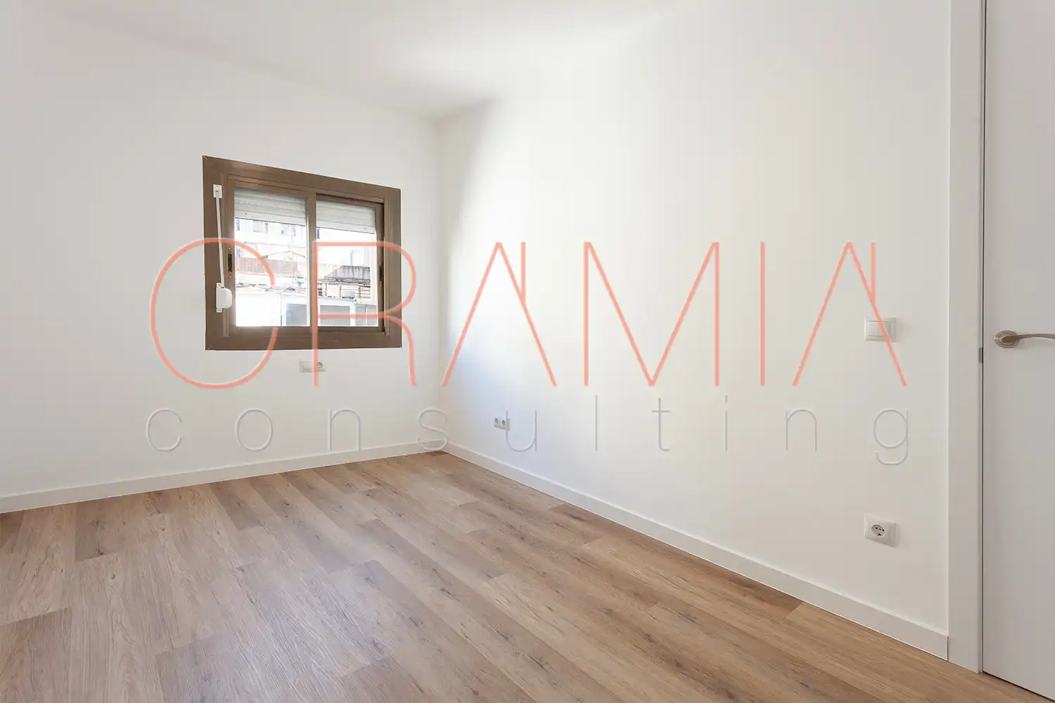 Habitación de Piso en venta en L'Hospitalet de Llobregat con Terraza, Horno y Balcón