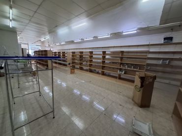 Local comercial de lloguer a Avenida Gonzalo de Berceo 21