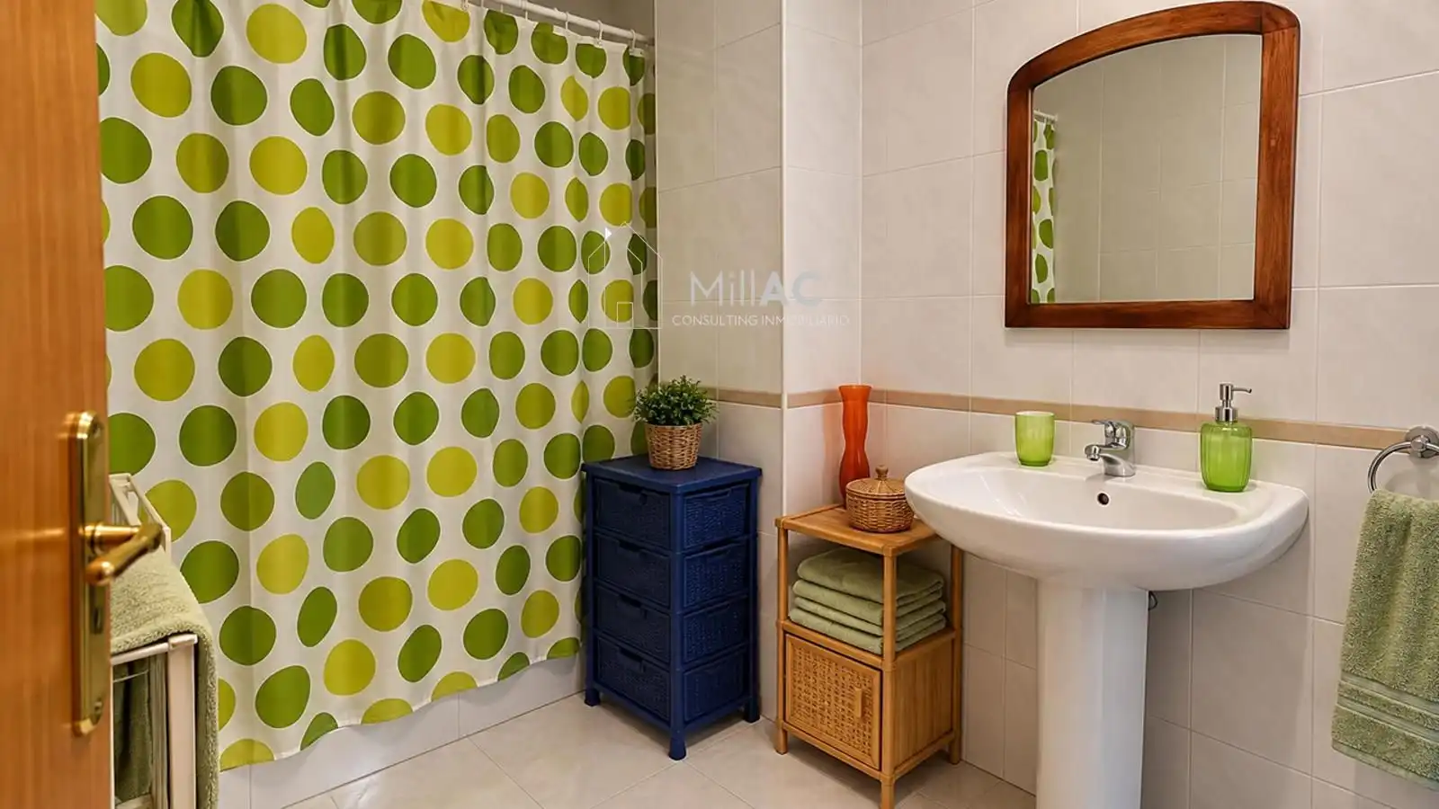 Bathroom of Attic for sale in Carabanchel