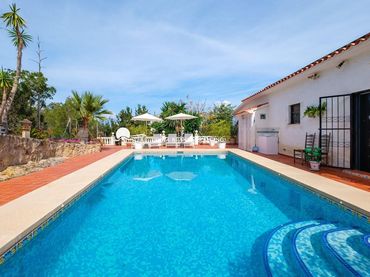 Villa mit Pool zum Verkauf in Calle Merla