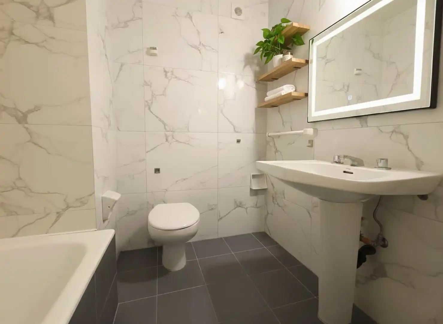 Bathroom of Flat for sale in Oviedo   with Heating, Terrace and Storage room