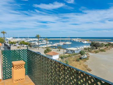 Adosado con piscina en venta en Estepona Pueblo