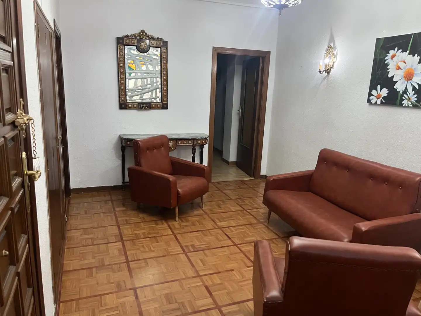Living room of Flat for sale in Salamanca  with Heating, Parquet flooring and Furnished