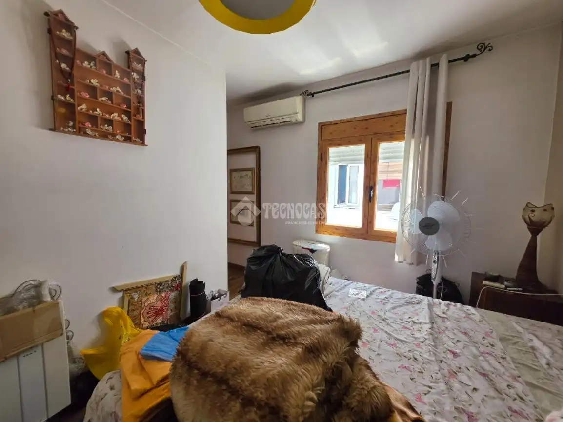 Dormitori de Pis en venda en Santa Coloma de Gramenet amb Aire condicionat, Parquet i Terrassa