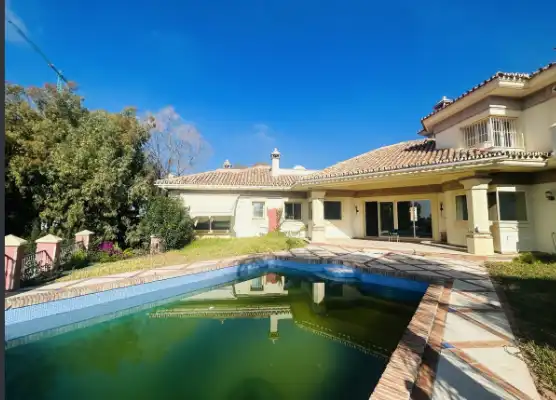 Chalet con piscina en venta en Avenida Tomás Pascual