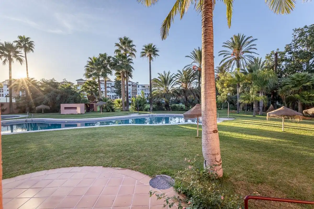 Piscina de Casa adosada en venta en Motril con Terraza, Balcón y Piscina comunitaria