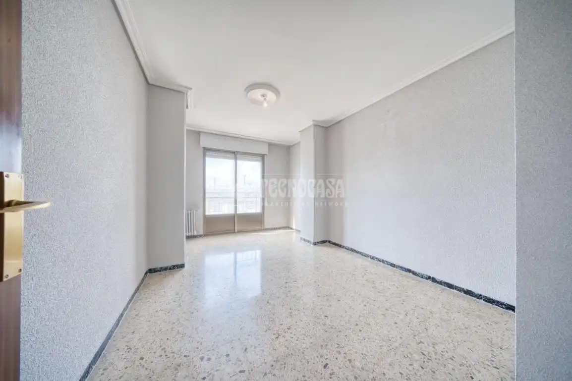 Habitación de Piso en venta en Valladolid con Calefacción