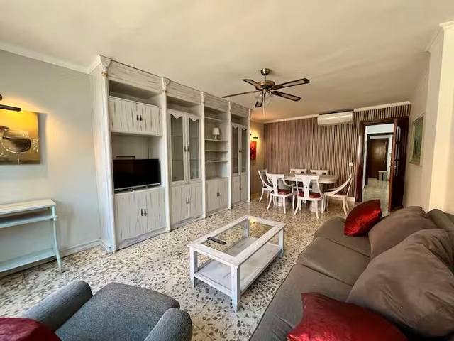 Piso en Alquiler en Avenida de Carlos Haya en Carranque - Haza Cuevas