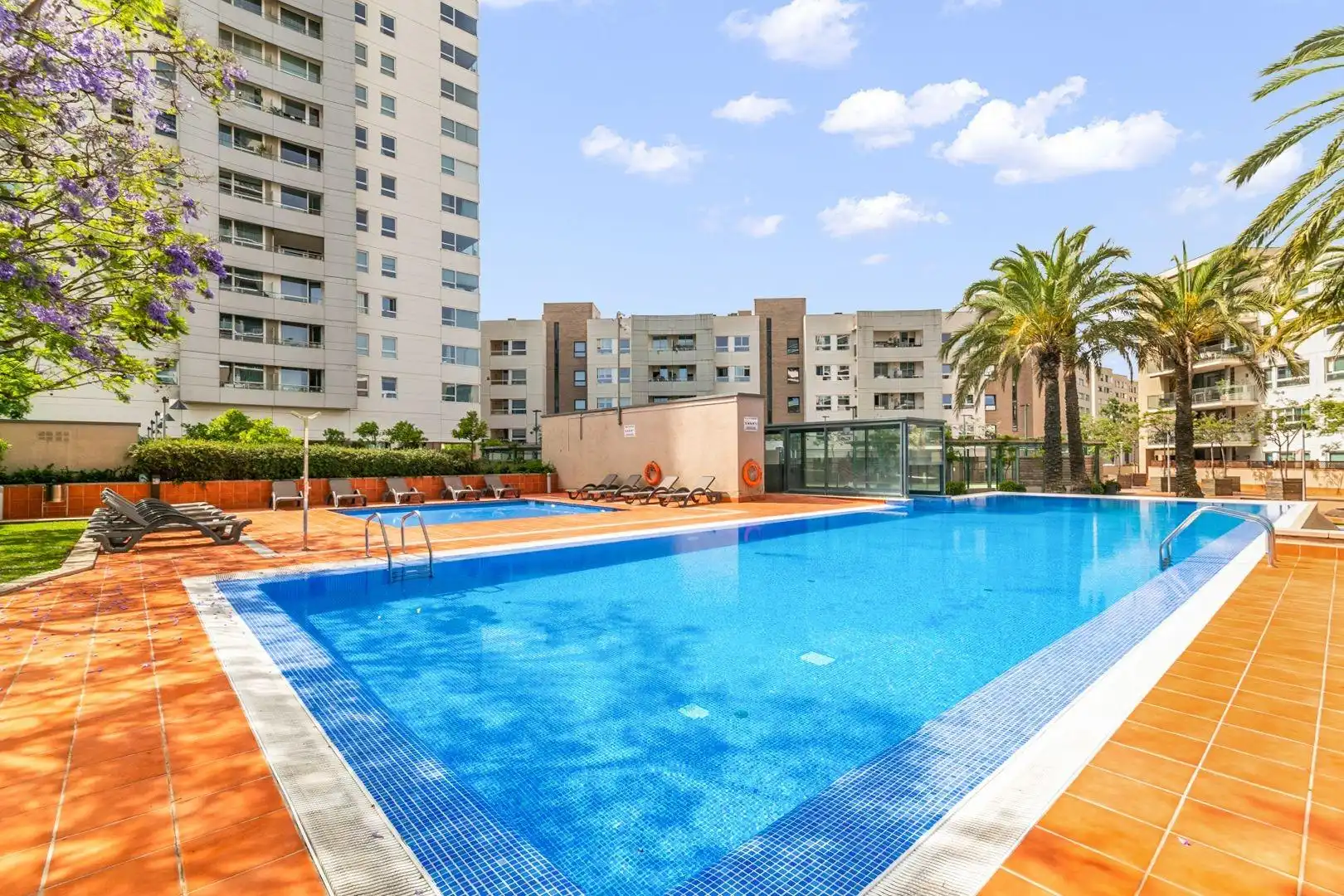 Schwimmbecken von Maisonette zum Verkauf in Barcelona mit Klimaanlage, Heizung und Privatgarten