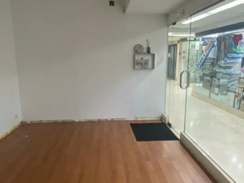 Local de alquiler en Rubí con Aire acondicionado y Parquet