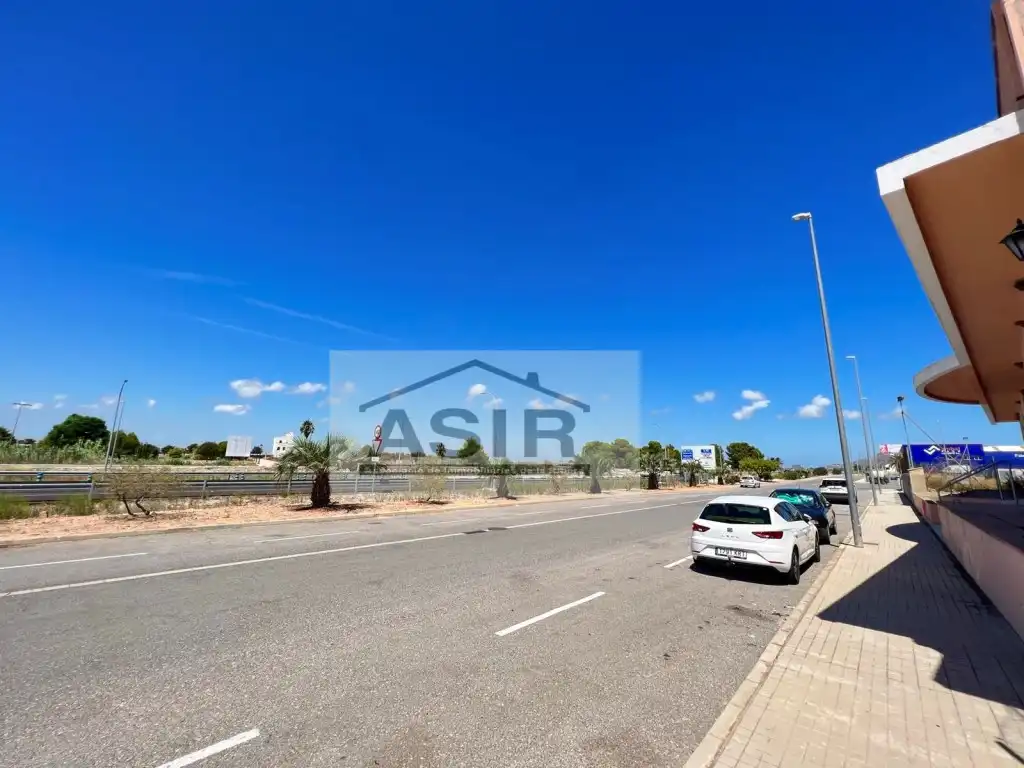 Industrial buildings for rent in Favara