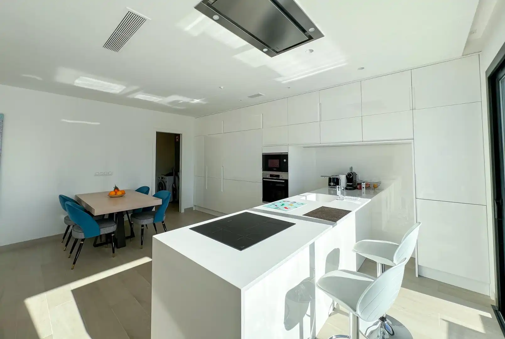Cocina de Apartamento de alquiler en Orihuela con Aire acondicionado, Calefacción y Jardín privado