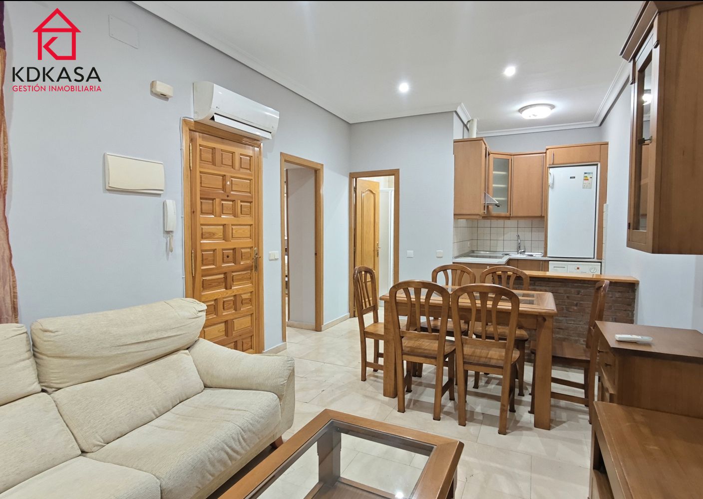 Living room of Flat to rent in  Madrid Capital  with Air Conditioner, Heating and Furnished