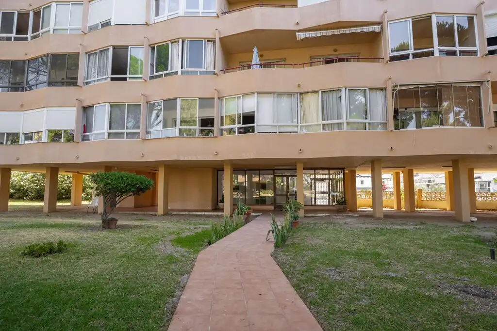 Apartamento con piscina en venta en Calahonda, imagen 12