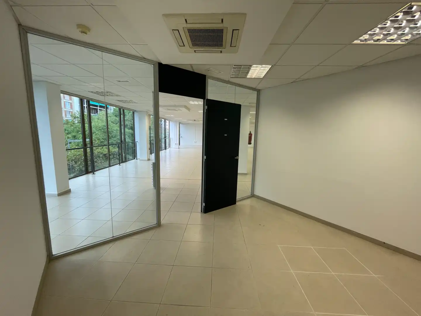Office for rent in Barcelona  with Air Conditioner
