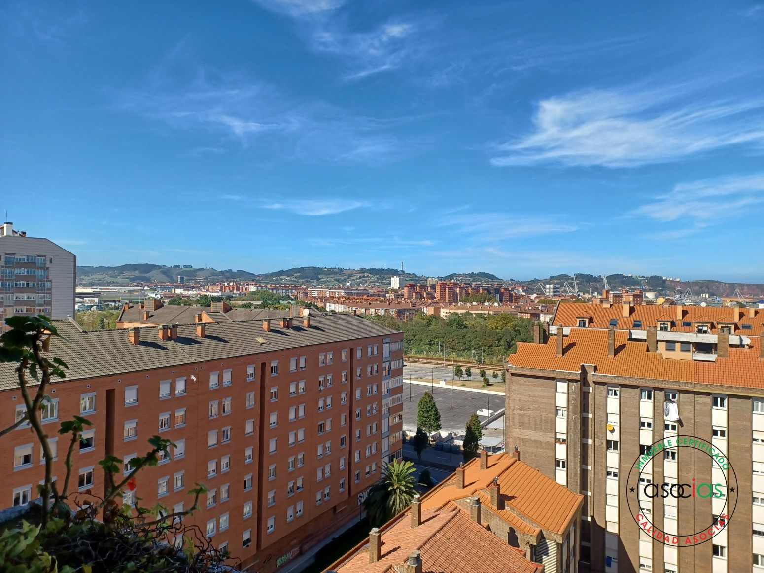 Vista exterior de Pis en venda en Gijón  amb Calefacció, Parquet i Terrassa