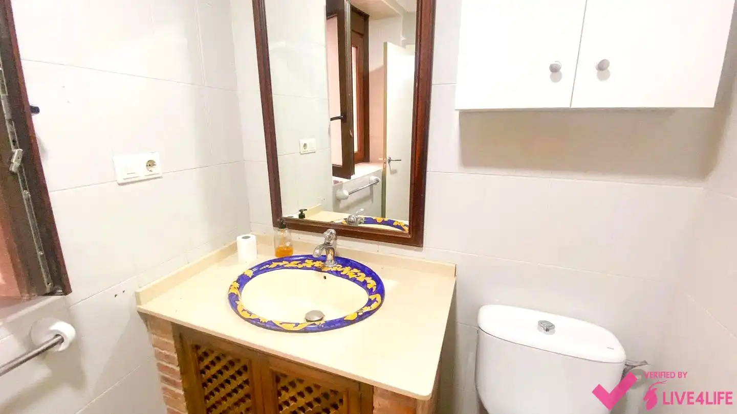 Bany de Planta baixa de lloguer en Granada amb Terrassa i Moblat