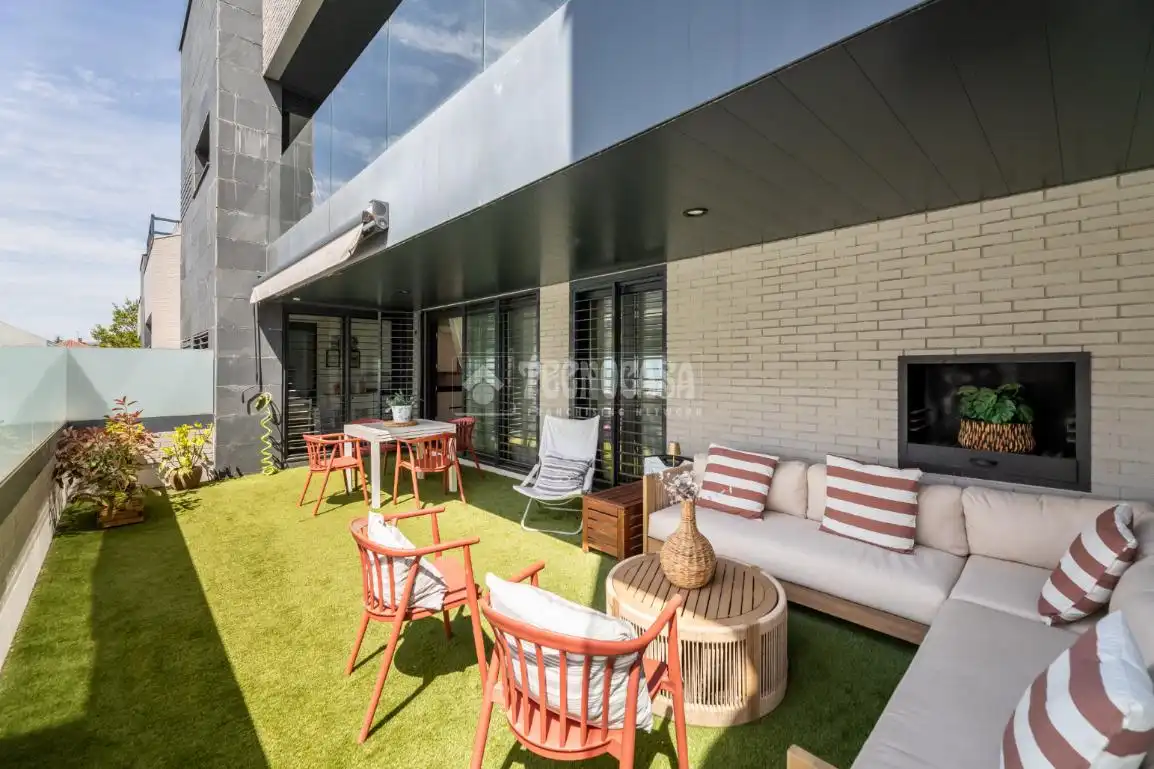 Terraza de Piso en venta en Torrelodones con Aire acondicionado, Calefacción y Jardín privado