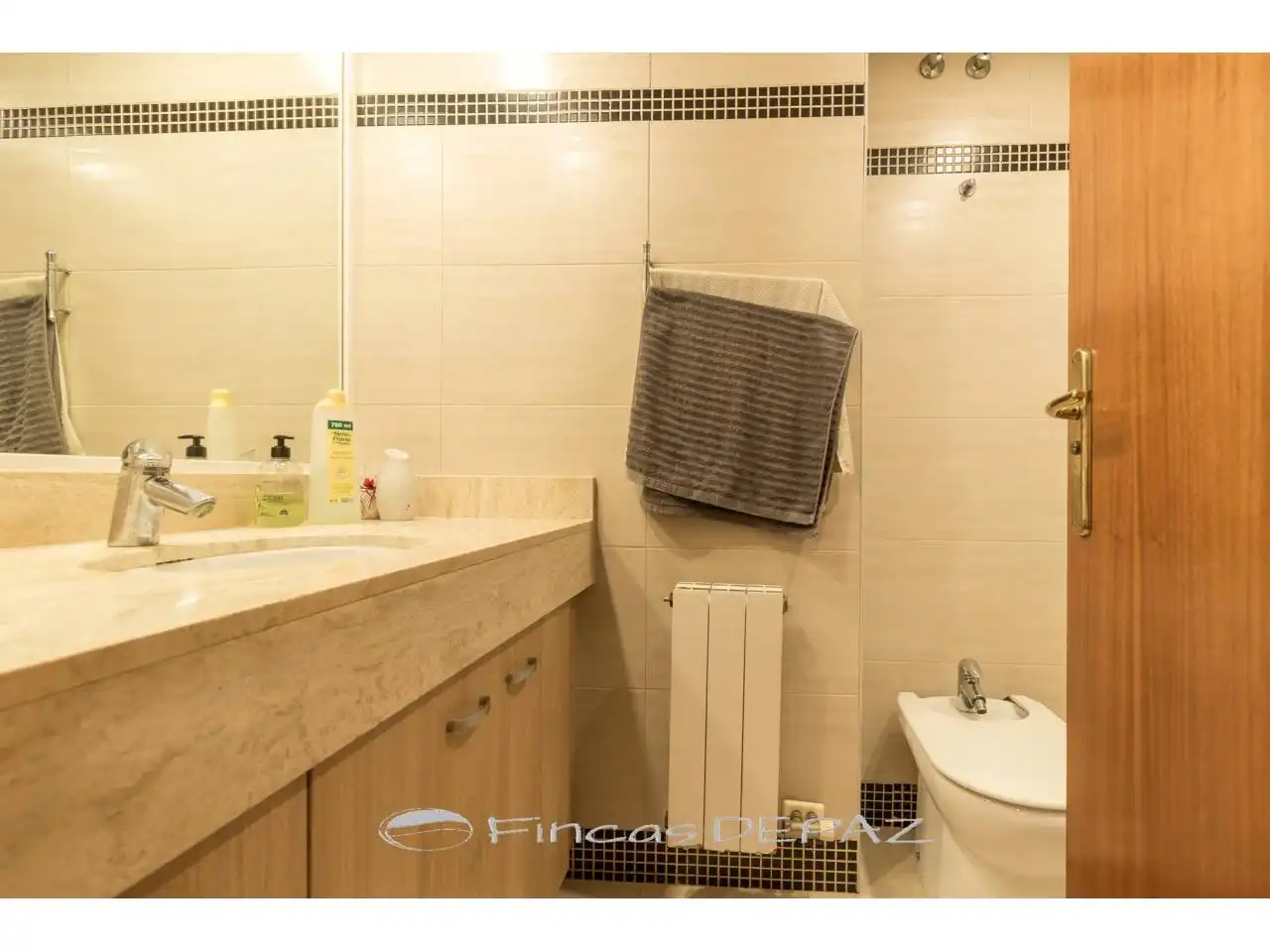 Bathroom of Flat for sale in Castelldefels  with Air Conditioner, Heating and Parquet flooring