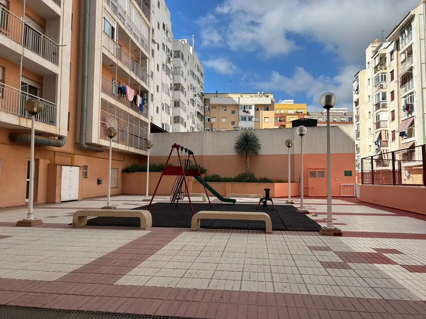 Vista exterior de Pis en venda en Castellón de la Plana / Castelló de la Plana amb Calefacció, Traster i Alarma