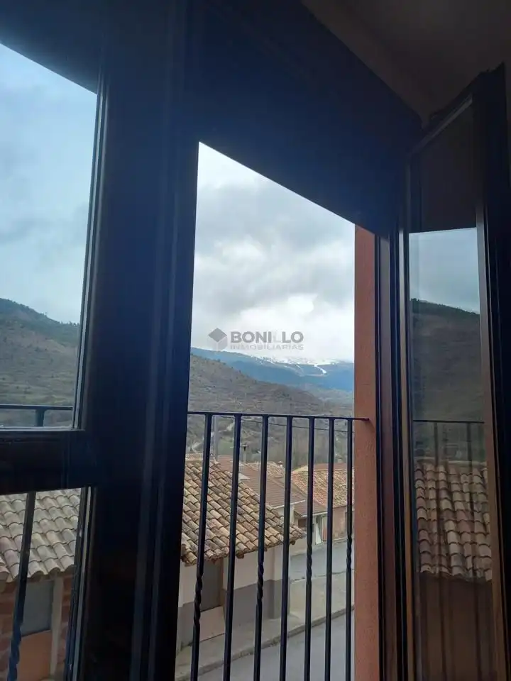 Terraza de Piso en venta en Camarena de la Sierra con Calefacción, Parquet y Amueblado