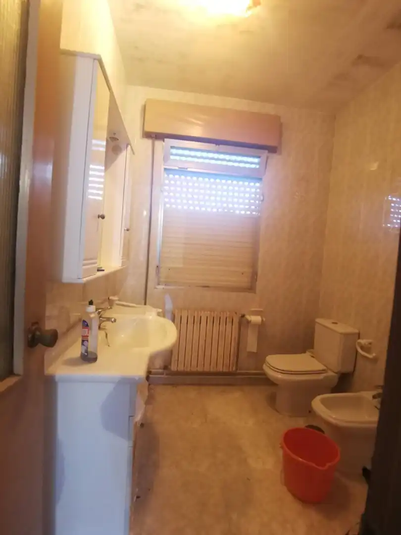 Baño de Casa o chalet en venta en A Laracha   con Jardín privado, Terraza y Amueblado