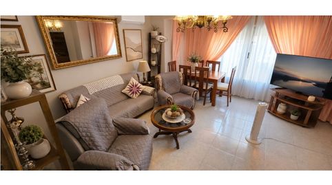 Amplia vivienda con apartamento independiente, gran patio, solárium y plaza de garaje., imatge 3