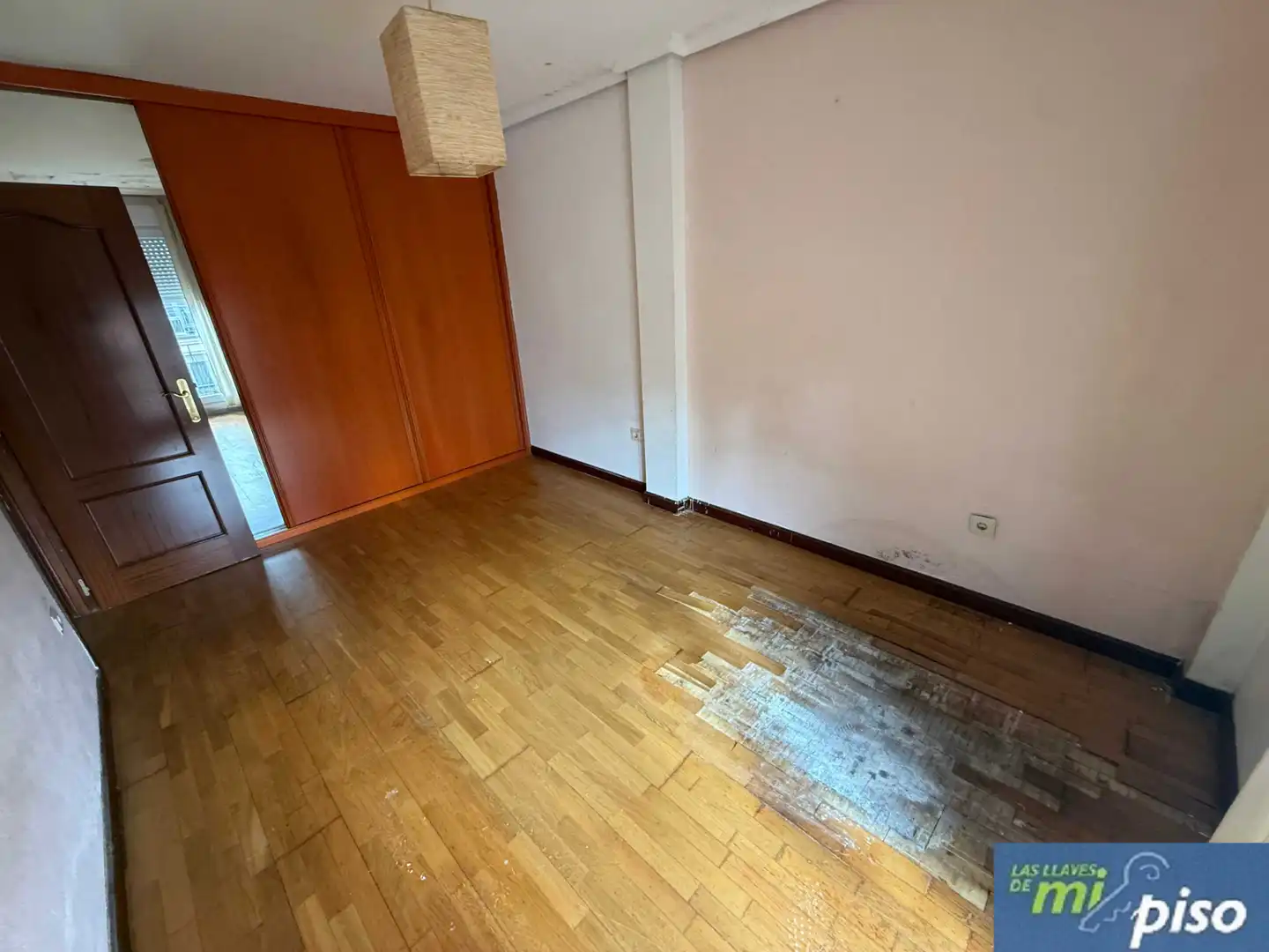 Dormitori de Casa adosada en venda en Cigales amb Calefacció, Jardí privat i Parquet