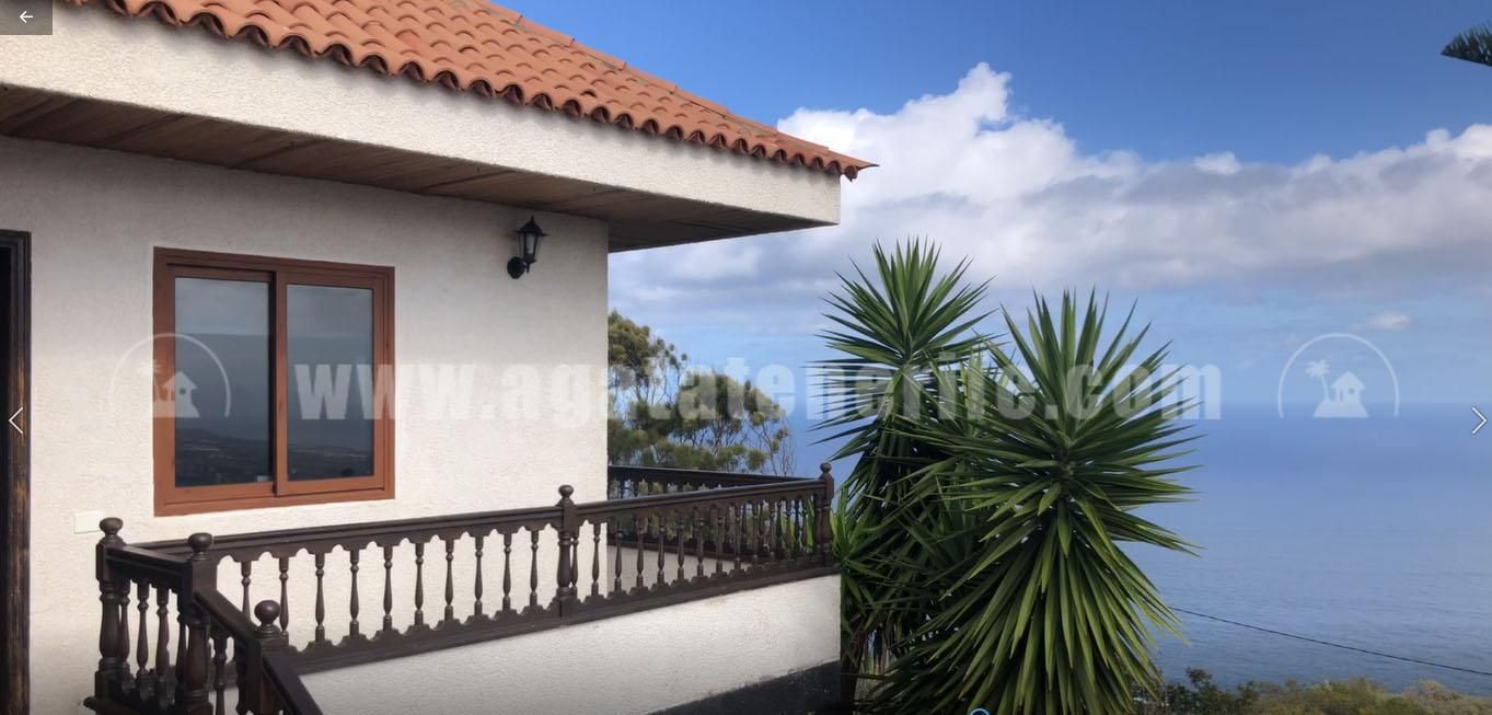 Vista exterior de Casa o xalet en venda en Icod de los Vinos amb Jardí privat, Piscina i Moblat